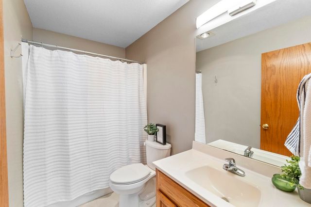 325 Alvarado Avenue, Cedar Falls, IA 50613
