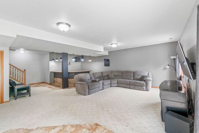 325 Alvarado Avenue, Cedar Falls, IA 50613