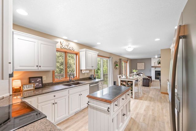 325 Alvarado Avenue, Cedar Falls, IA 50613