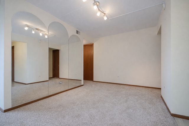 5447 W Lawrence Avenue 203, Chicago, IL 60630