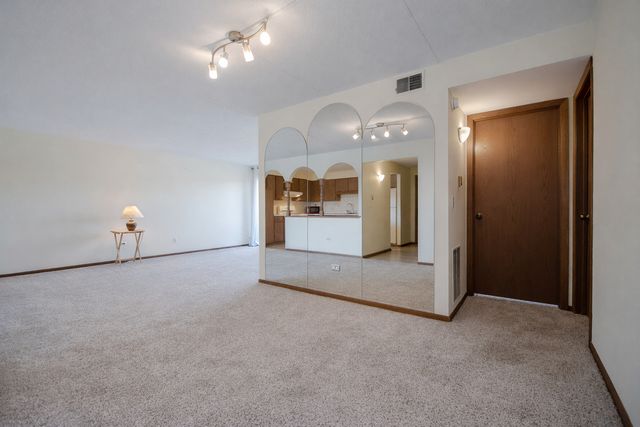 5447 W Lawrence Avenue 203, Chicago, IL 60630