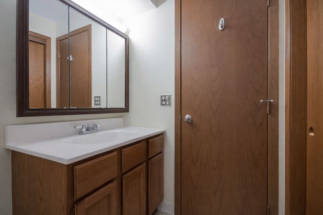 5447 W Lawrence Avenue 203, Chicago, IL 60630