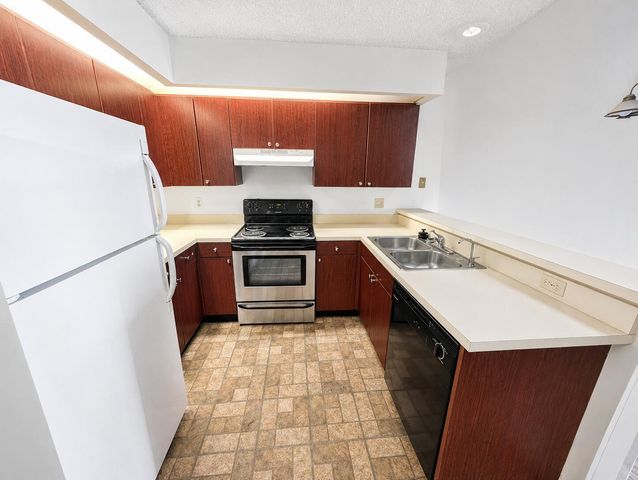 7111 Sportsmans Drive, North Lauderdale, FL 33068