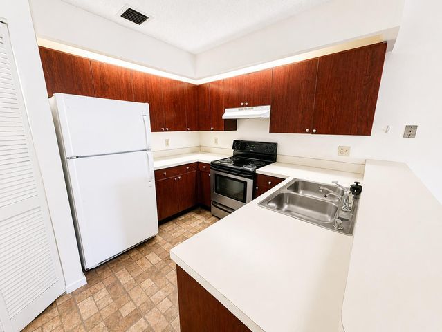 7111 Sportsmans Drive, North Lauderdale, FL 33068
