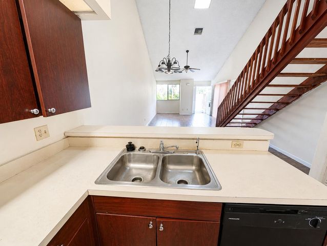 7111 Sportsmans Drive, North Lauderdale, FL 33068