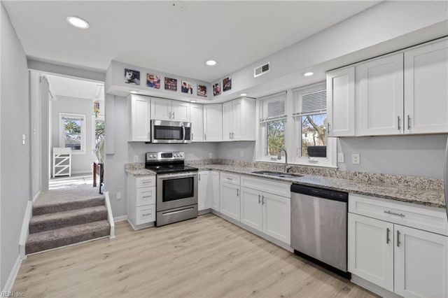 1530 Bainbridge BLVD, Chesapeake, VA 23324