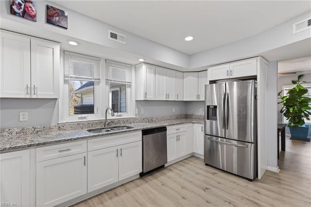 1530 Bainbridge BLVD, Chesapeake, VA 23324