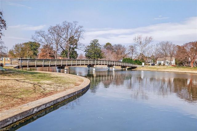 1530 Bainbridge BLVD, Chesapeake, VA 23324