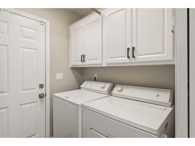 1735 PLATEAU St Ne, Salem, OR 97305