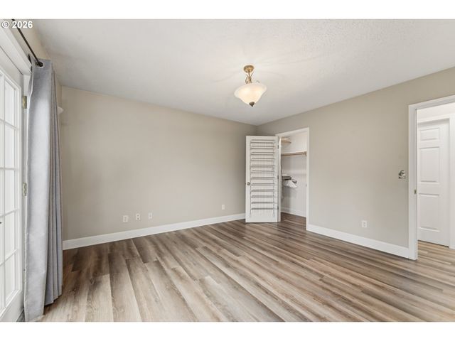 1735 PLATEAU St Ne, Salem, OR 97305
