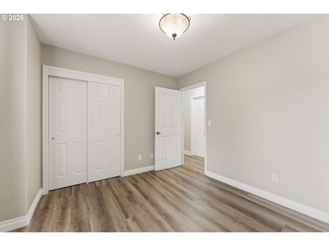 1735 PLATEAU St Ne, Salem, OR 97305