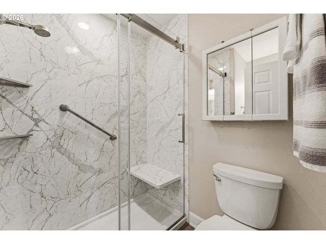 1735 PLATEAU St Ne, Salem, OR 97305