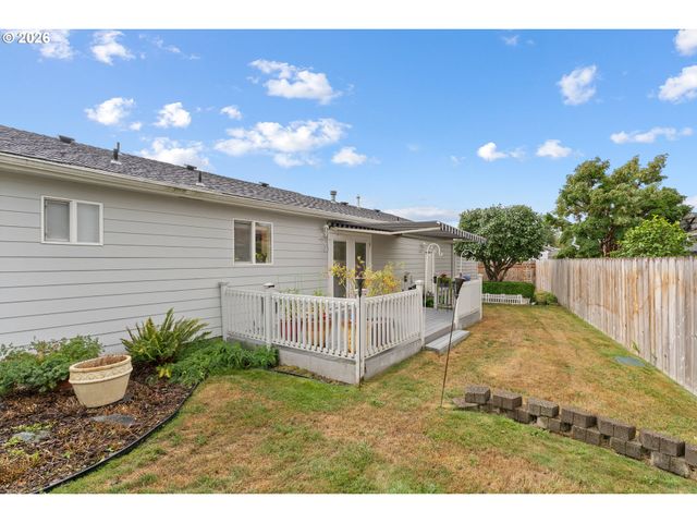1735 PLATEAU St Ne, Salem, OR 97305