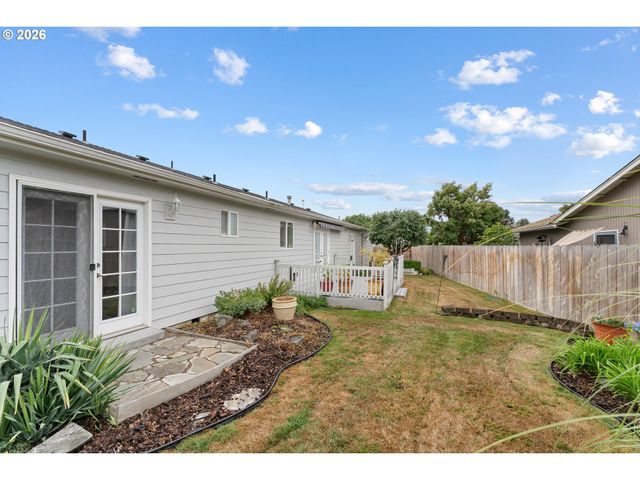 1735 PLATEAU St Ne, Salem, OR 97305