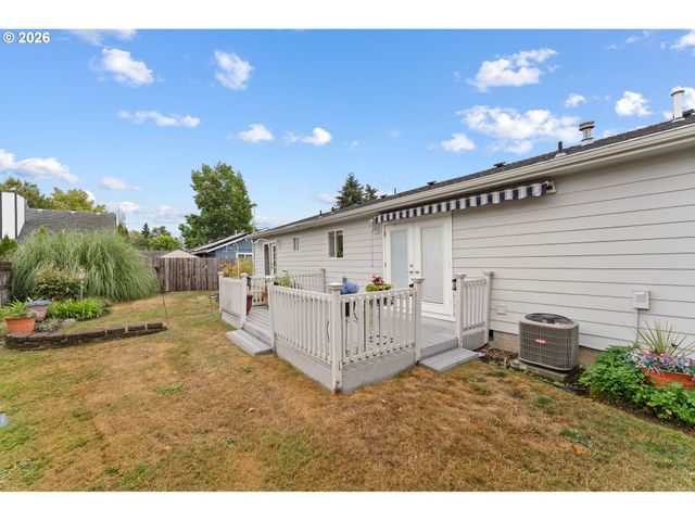 1735 PLATEAU St Ne, Salem, OR 97305