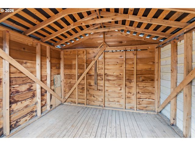 1735 PLATEAU St Ne, Salem, OR 97305