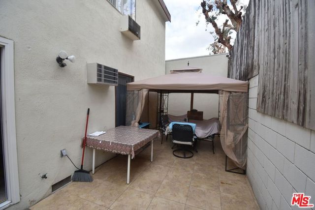 1320 N Columbus Avenue, Glendale, CA 91202
