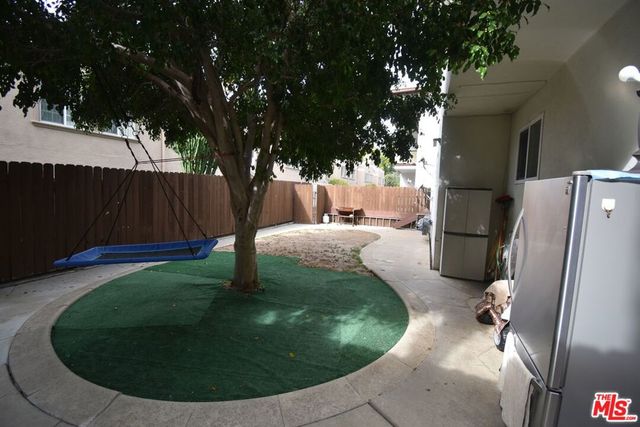 1320 N Columbus Avenue, Glendale, CA 91202