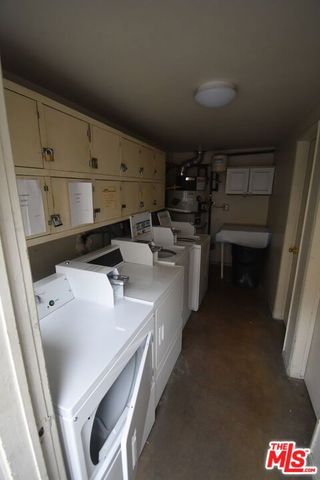1320 N Columbus Avenue, Glendale, CA 91202