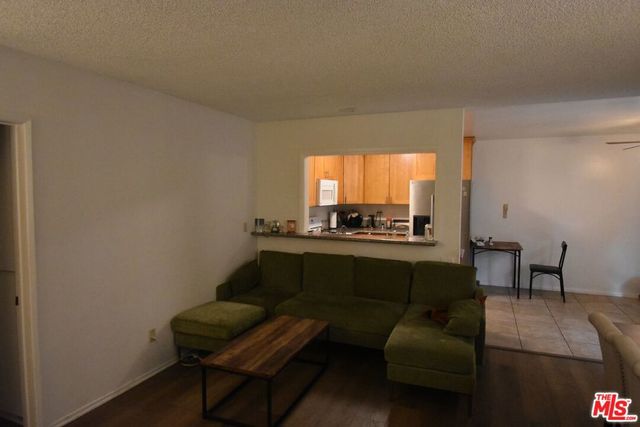 1320 N Columbus Avenue, Glendale, CA 91202