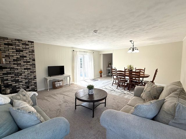 2325 N Marquette Street, Davenport, IA 52804