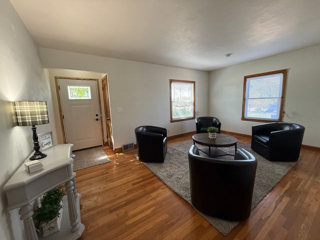 2325 N Marquette Street, Davenport, IA 52804