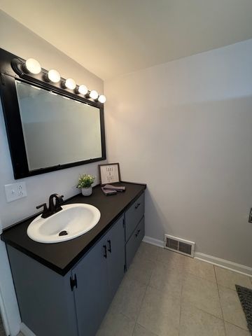 2325 N Marquette Street, Davenport, IA 52804