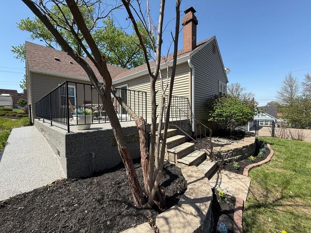 2325 N Marquette Street, Davenport, IA 52804