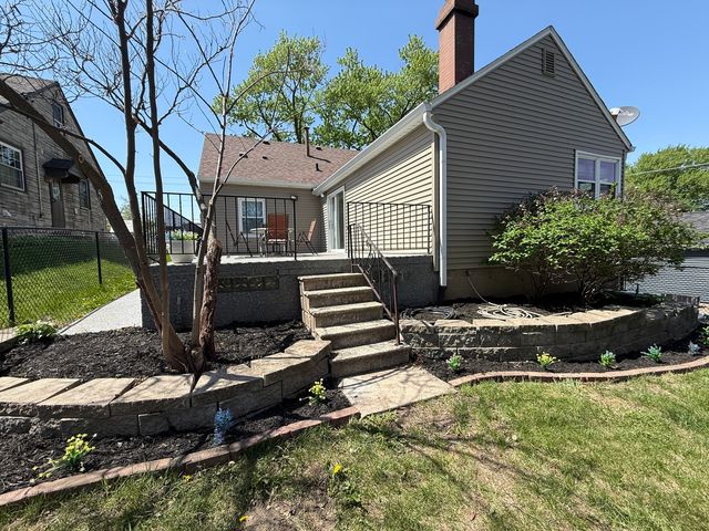 2325 N Marquette Street, Davenport, IA 52804