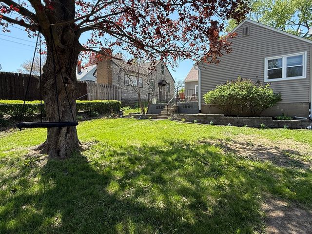 2325 N Marquette Street, Davenport, IA 52804