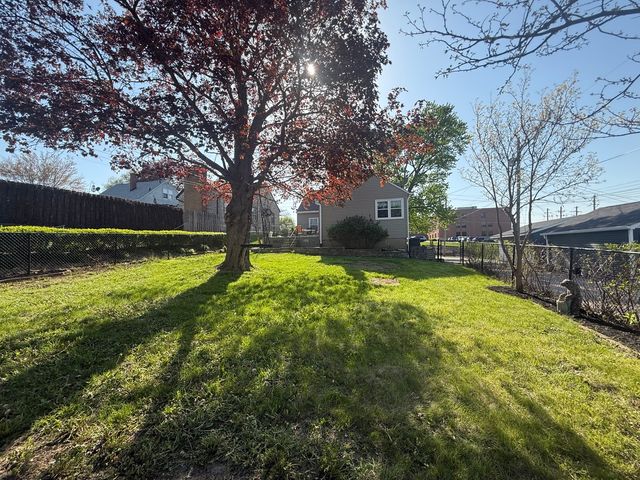 2325 N Marquette Street, Davenport, IA 52804
