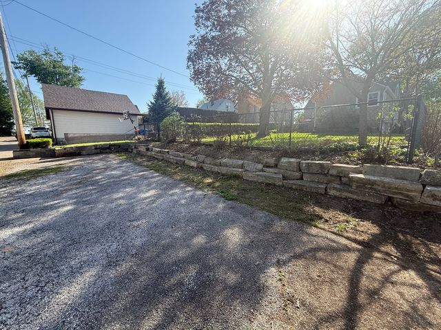 2325 N Marquette Street, Davenport, IA 52804