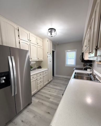 2325 N Marquette Street, Davenport, IA 52804