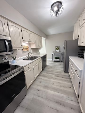 2325 N Marquette Street, Davenport, IA 52804