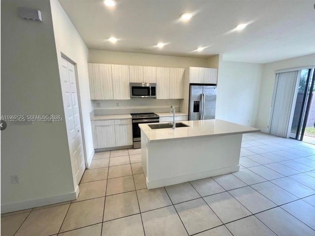 9117 NW 159th St, Miami Lakes, FL 33018