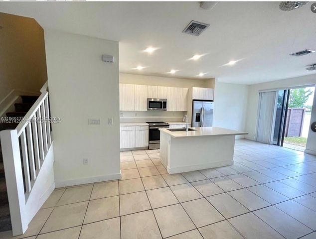 9117 NW 159th St, Miami Lakes, FL 33018