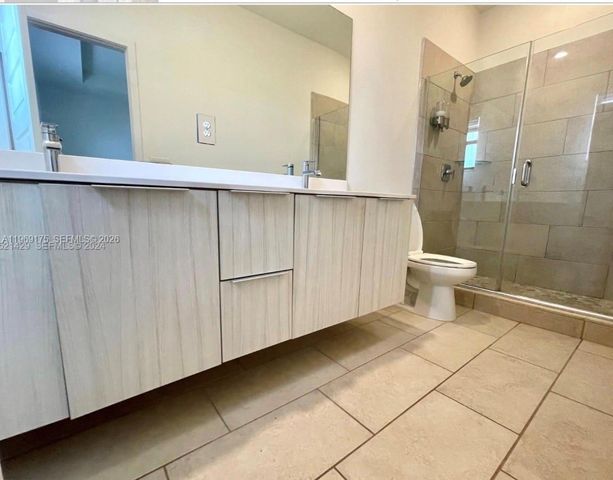 9117 NW 159th St, Miami Lakes, FL 33018