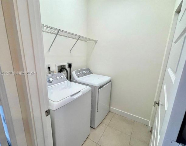 9117 NW 159th St, Miami Lakes, FL 33018