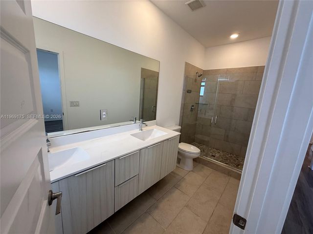 9117 NW 159th St, Miami Lakes, FL 33018