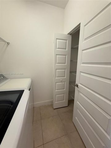 9117 NW 159th St, Miami Lakes, FL 33018