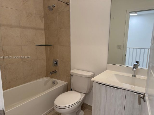 9117 NW 159th St, Miami Lakes, FL 33018