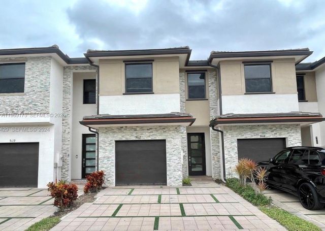 9117 NW 159th St, Miami Lakes, FL 33018