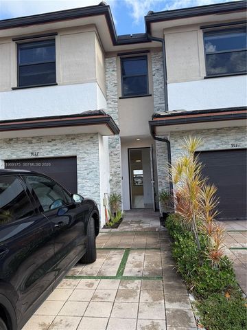 9117 NW 159th St, Miami Lakes, FL 33018