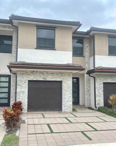 9117 NW 159th St, Miami Lakes, FL 33018