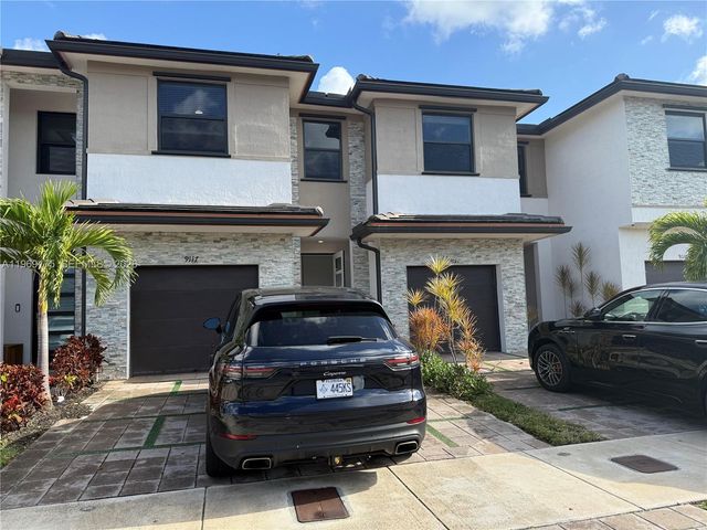 9117 NW 159th St, Miami Lakes, FL 33018