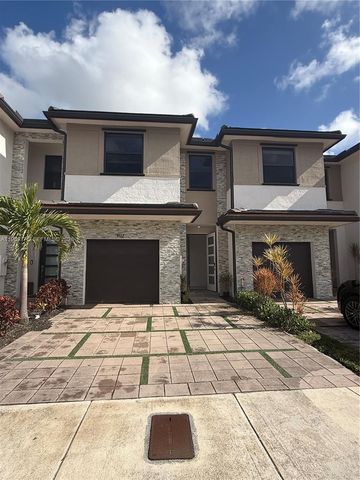 9117 NW 159th St, Miami Lakes, FL 33018