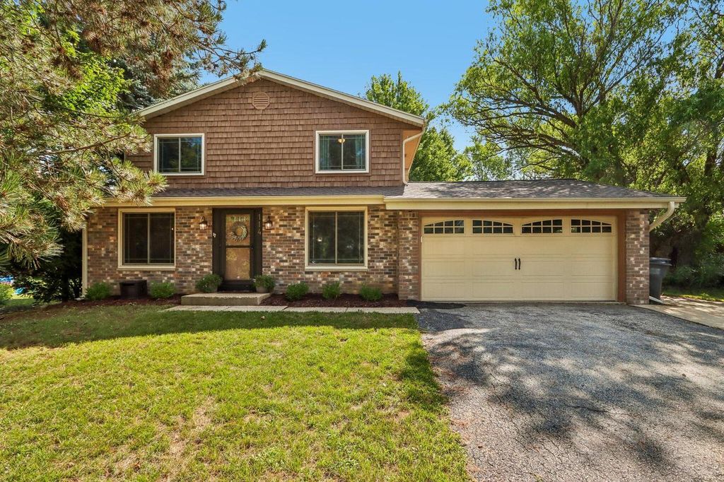 114 Gordon COURT, Mukwonago, WI 53149