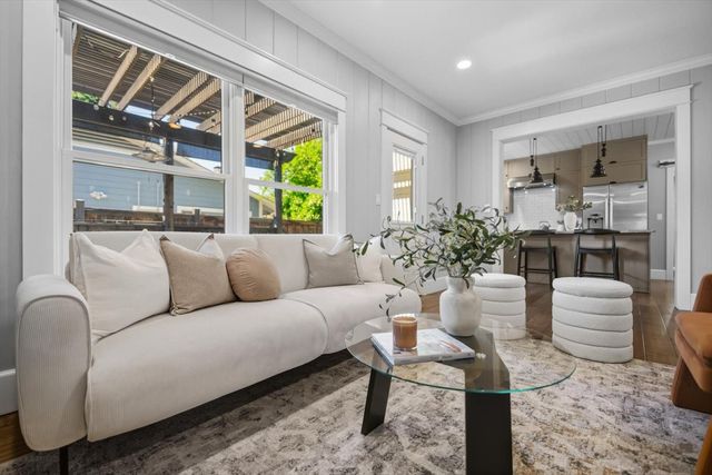 1121 4th St, Davis, CA 95616