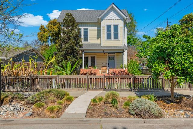 1121 4th St, Davis, CA 95616