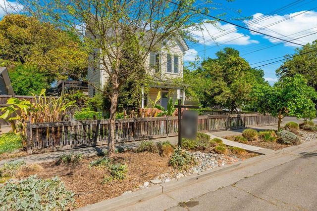 1121 4th St, Davis, CA 95616